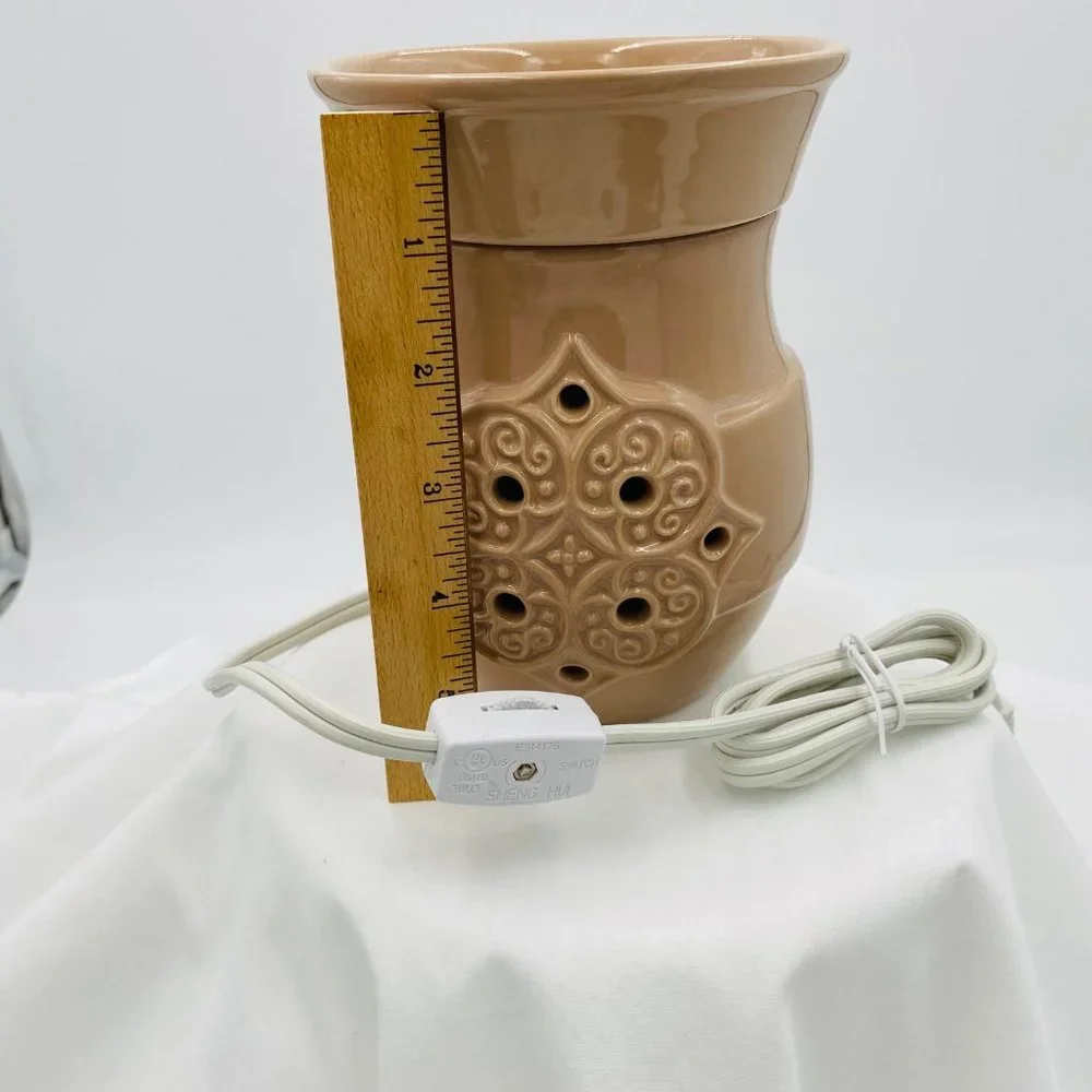 Electric scented wax melter with plumeria wax included - Picture 2 of 9